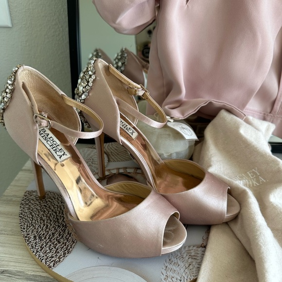 Badgley Mischka Light Pink Heels - Picture 6 of 11